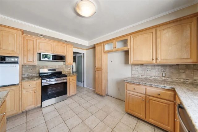 1330 Eaton, Hemet, CA 92543
