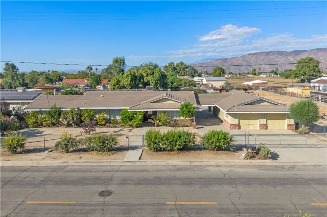 1330 Eaton, Hemet, CA 92543