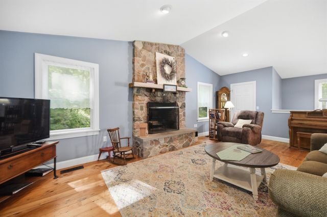 89 North Road, Sandown, NH 03873