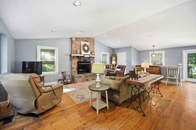 89 North Road, Sandown, NH 03873