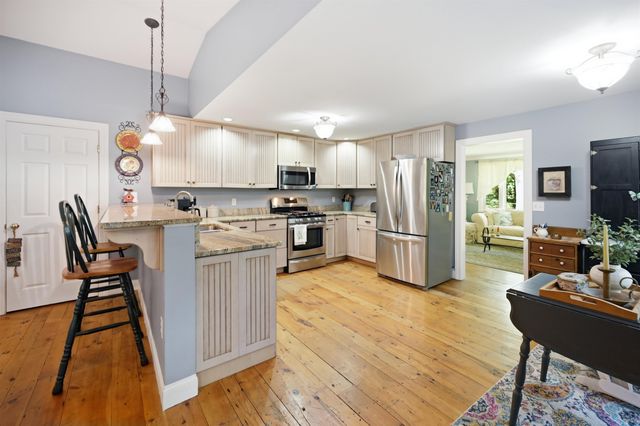 89 North Road, Sandown, NH 03873