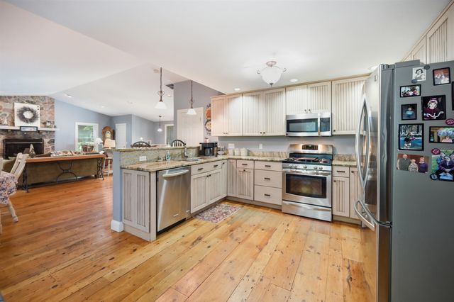 89 North Road, Sandown, NH 03873