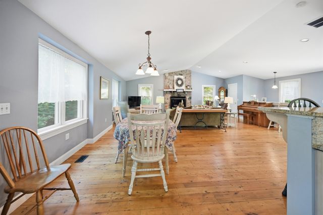 89 North Road, Sandown, NH 03873