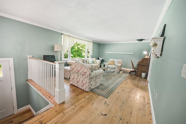 89 North Road, Sandown, NH 03873