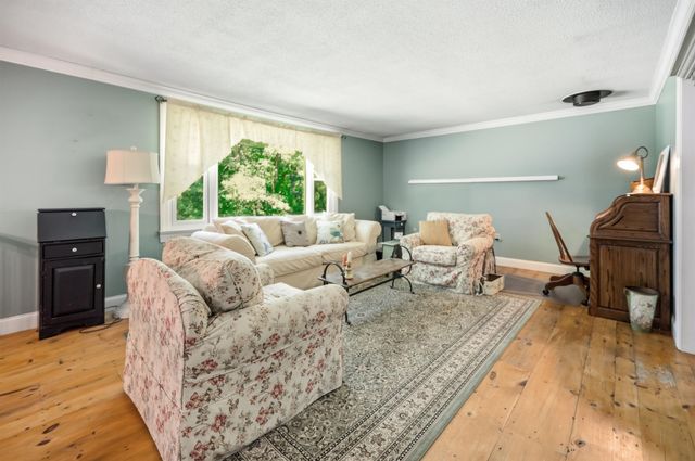 89 North Road, Sandown, NH 03873
