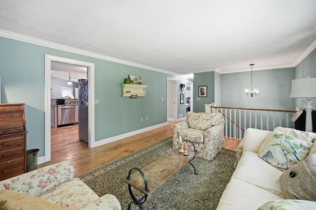 89 North Road, Sandown, NH 03873
