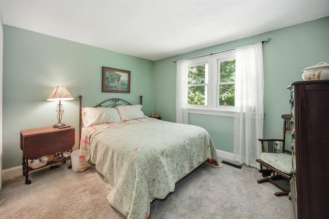 89 North Road, Sandown, NH 03873