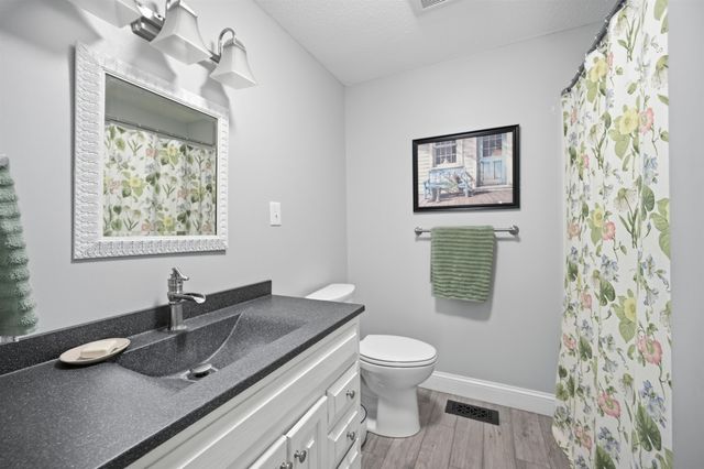 89 North Road, Sandown, NH 03873