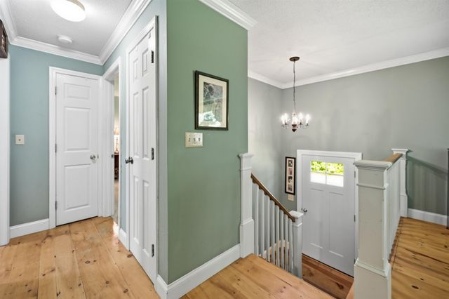 89 North Road, Sandown, NH 03873