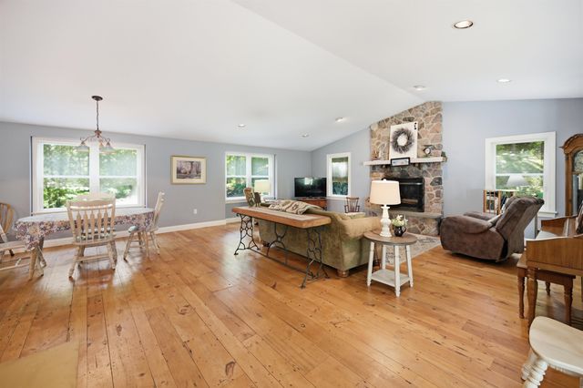 89 North Road, Sandown, NH 03873
