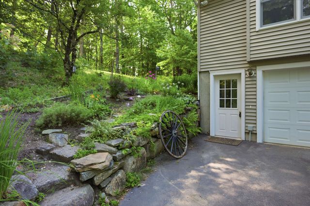 89 North Road, Sandown, NH 03873