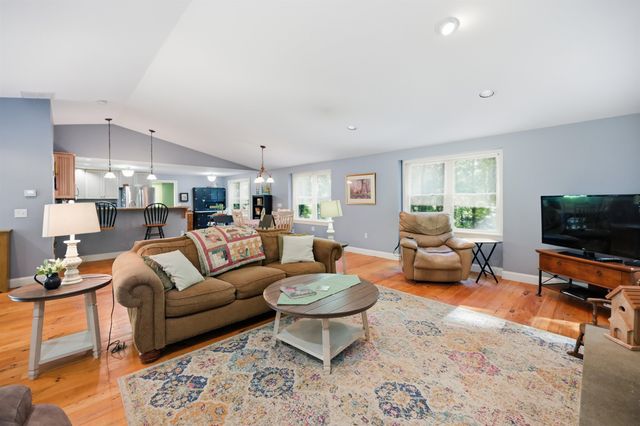 89 North Road, Sandown, NH 03873
