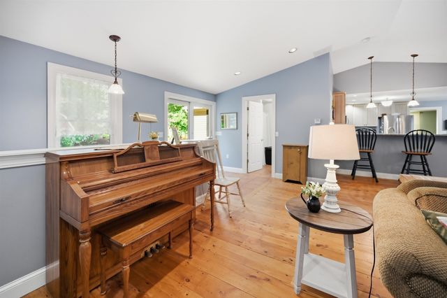 89 North Road, Sandown, NH 03873