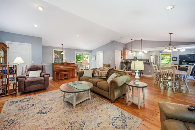 89 North Road, Sandown, NH 03873