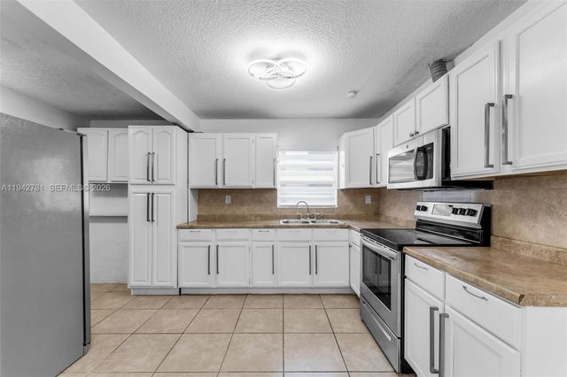 15805 SW 300th Ter, Homestead, FL 33033