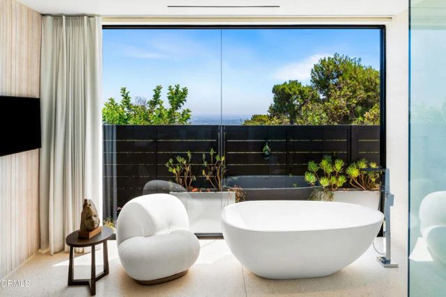 590 Haynes Avenue, Beverly Hills, CA 90210