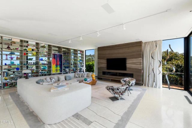 590 Haynes Avenue, Beverly Hills, CA 90210