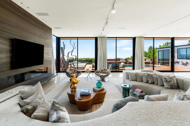 590 Haynes Avenue, Beverly Hills, CA 90210