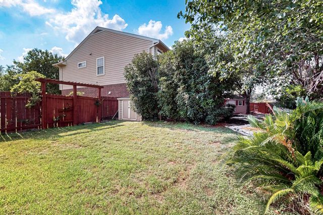 952 Hometown PKWY, Kyle, TX 78640