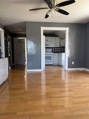 18 Mott St 3, Fall River, MA 02721