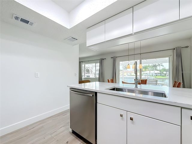6537 CAPE HATTERAS WAY NE 2, St Petersburg, FL 33702