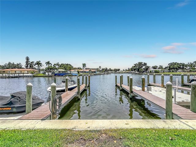 6537 CAPE HATTERAS WAY NE 2, St Petersburg, FL 33702