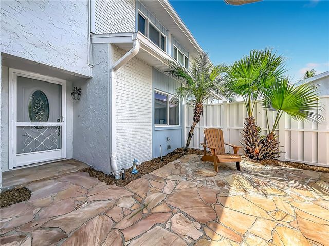 6537 CAPE HATTERAS WAY NE 2, St Petersburg, FL 33702
