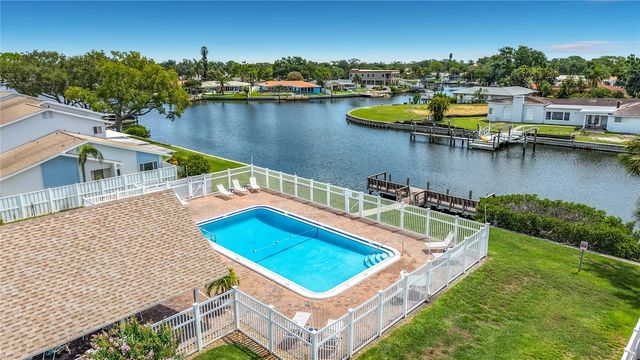 6537 CAPE HATTERAS WAY NE 2, St Petersburg, FL 33702