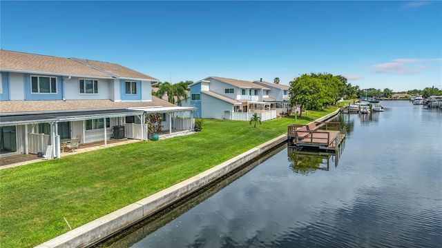 6537 CAPE HATTERAS WAY NE 2, St Petersburg, FL 33702