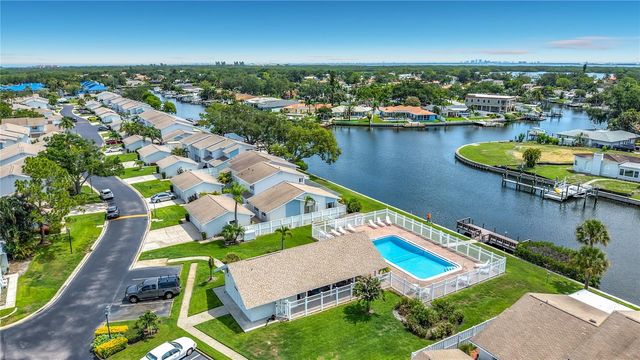 6537 CAPE HATTERAS WAY NE 2, St Petersburg, FL 33702