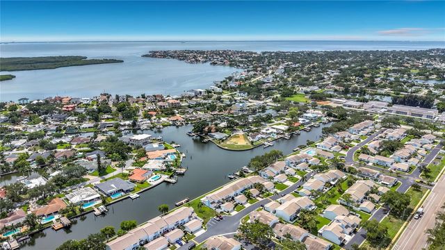 6537 CAPE HATTERAS WAY NE 2, St Petersburg, FL 33702
