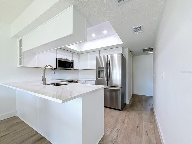 6537 CAPE HATTERAS WAY NE 2, St Petersburg, FL 33702