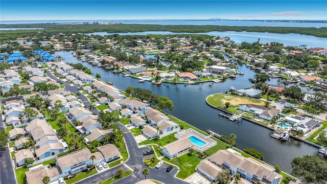 6537 CAPE HATTERAS WAY NE 2, St Petersburg, FL 33702