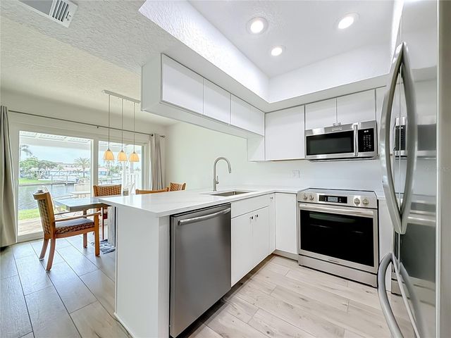 6537 CAPE HATTERAS WAY NE 2, St Petersburg, FL 33702