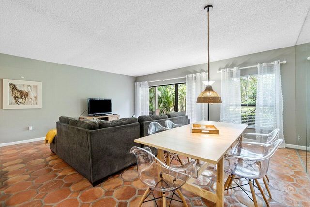 11863 Wimbledon Circle 406, Wellington, FL 33414