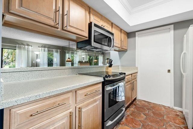 11863 Wimbledon Circle 406, Wellington, FL 33414