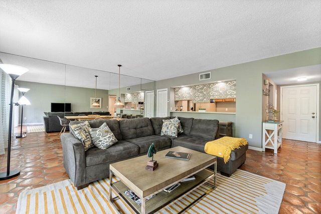 11863 Wimbledon Circle 406, Wellington, FL 33414