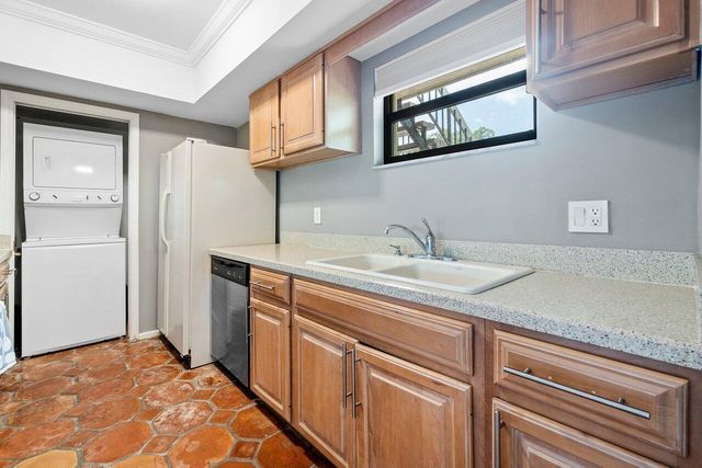 11863 Wimbledon Circle 406, Wellington, FL 33414