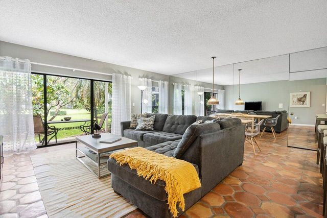 11863 Wimbledon Circle 406, Wellington, FL 33414