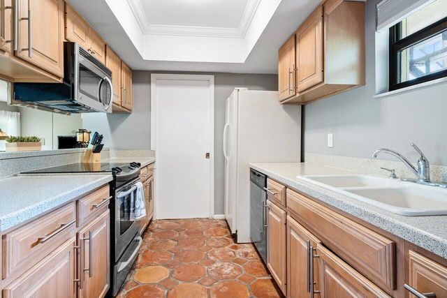 11863 Wimbledon Circle 406, Wellington, FL 33414