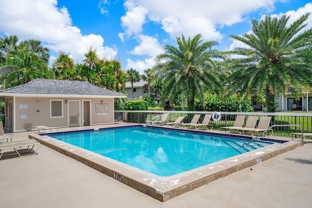 11863 Wimbledon Circle 406, Wellington, FL 33414