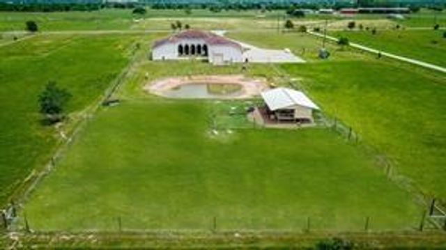 825 Grubbs Road, Sealy, TX 77474