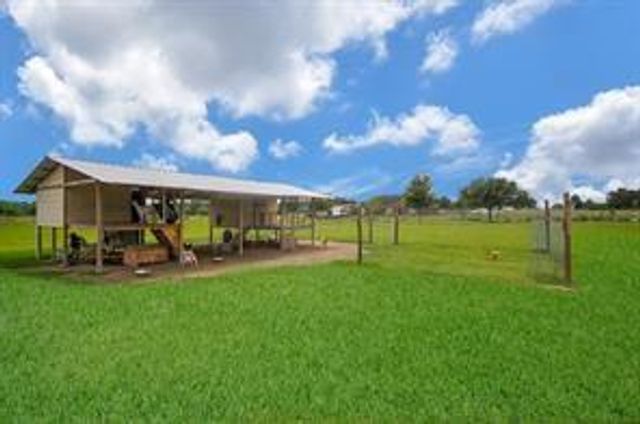 825 Grubbs Road, Sealy, TX 77474