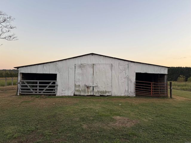 272 Hwy. 31, Romance, AR 72136