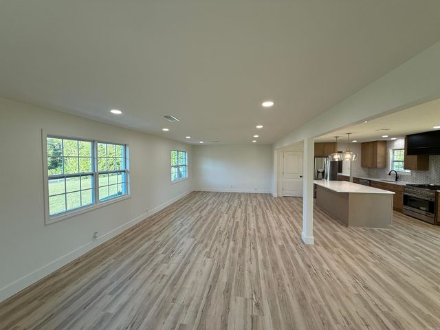 272 Hwy. 31, Romance, AR 72136