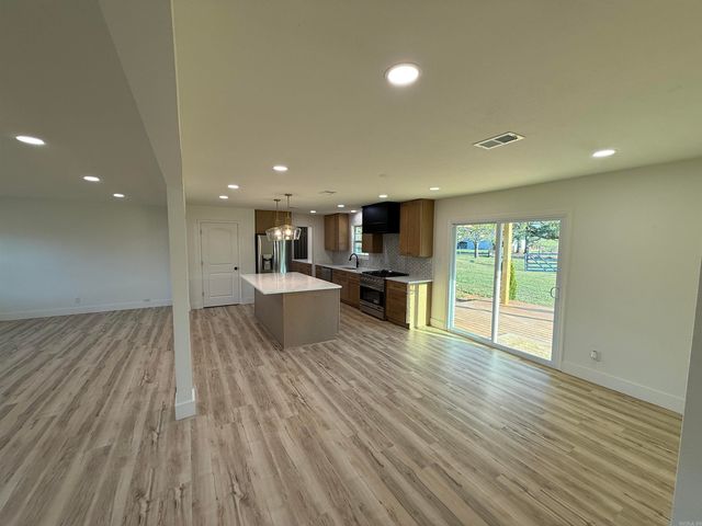 272 Hwy. 31, Romance, AR 72136