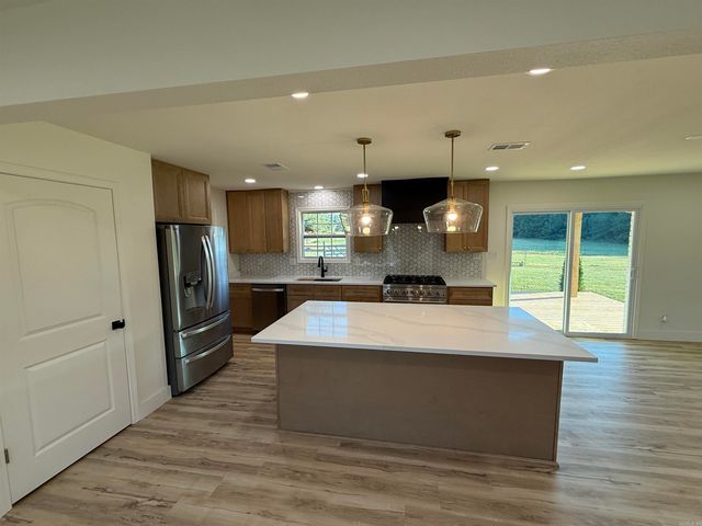 272 Hwy. 31, Romance, AR 72136