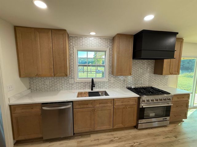 272 Hwy. 31, Romance, AR 72136