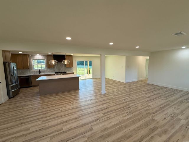 272 Hwy. 31, Romance, AR 72136