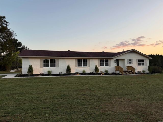 272 Hwy. 31, Romance, AR 72136